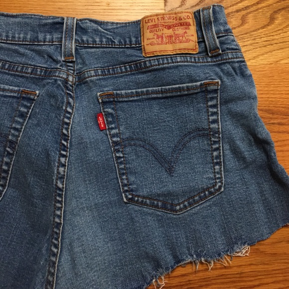 jean shorts levi